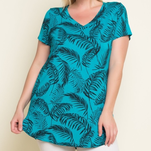 Annie K Boutique Tops - Plus Size Short Sleeve Knit Top with Rounded Hem